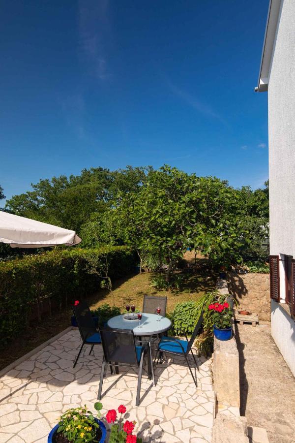 Apartments in Njivice/Insel Krk 34038 Exterior foto